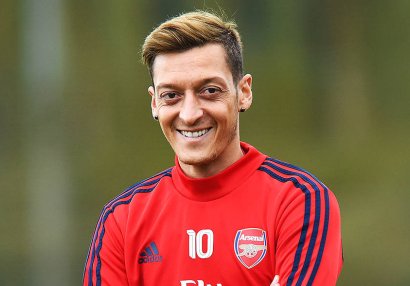 Mesut Özildən oruc tutanlara dəstək: 713 min türk lirəsi   