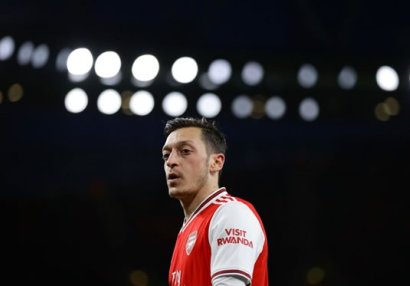 Özil gələcəyi ilə bağlı qərar verdi