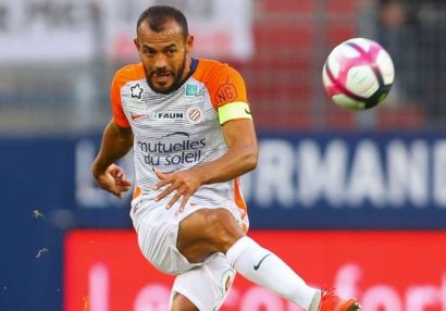 Fransa klubu 42 yaşlı müdafiəçi ilə müqavilə bağladı