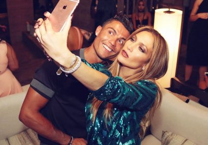 Ronalduya pərəstiş edən 10 məşhur şəxs: Cennifer Lopes, Rihanna... -VİDEO