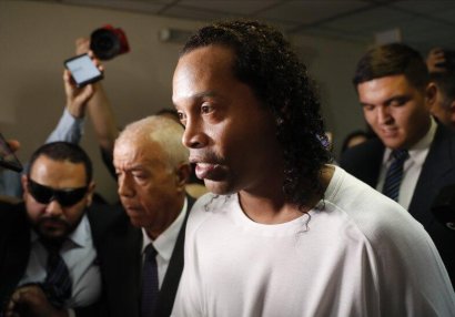 Ronaldinyo ev həbsindən danışdı: \