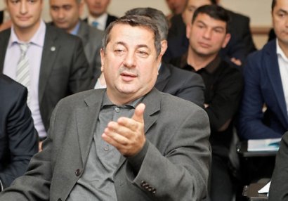 Vaqif Sadıqovun bağlaması