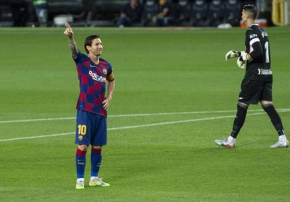 Messi 700 qolun bir addımlığında