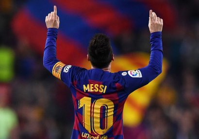 Messi niyə qol vurduqdan sonra barmaqları ilə göy üzünü işarət edir? - YAZI