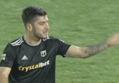 İki əcnəbi futbolçu \