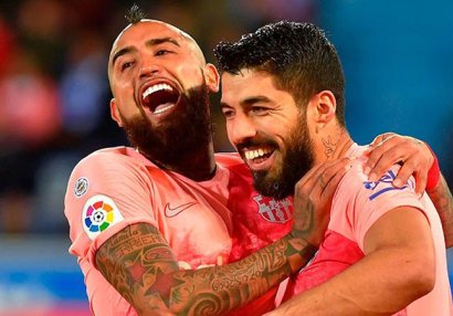 Ronald Kuman 2 ulduz futbolçunu \