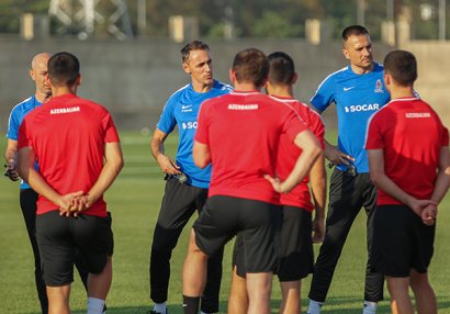 Millimiz Fransa önündə imtahana belə hazırlaşdı - FOTOLAR