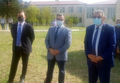 Federasiya prezidenti kənddə futbol izlədi