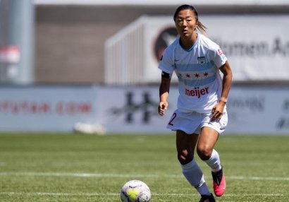 Qadın futbolçu kişilərdən ibarət komandaya keçdi
