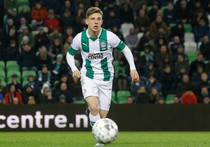 Rəqib futbolçu: \