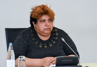 İşğaldan azad edilmiş ərazilərdən təxliyə olunmuş erməni qadın: \