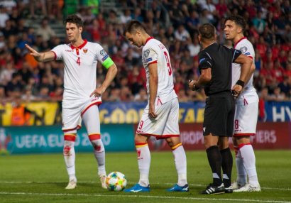 Rəqib futbolçu: \