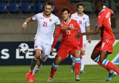 Rəqib futbolçu: \
