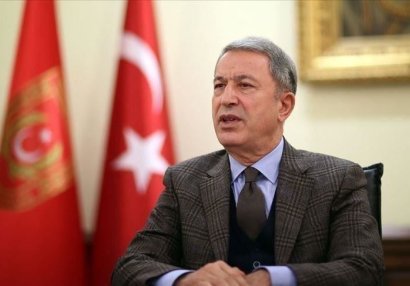 Hulusi Akar: “Türkiyənin yeri həm döyüş meydanında, həm də danışıqlar masasındadır”