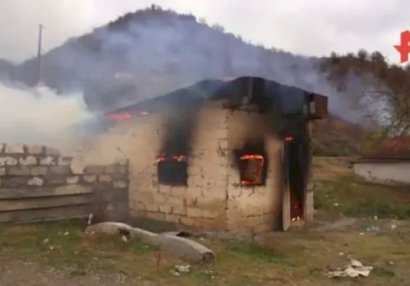 Ermənilər geri qaytarılan 7 kəndi də yandırmağa başladı - VİDEO