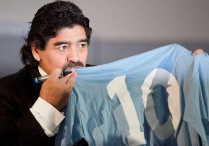Dieqo Maradona dünyasını dəyişdi