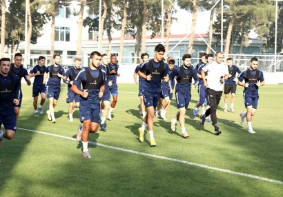 Qurban Qurbanovun köməkçisi: \