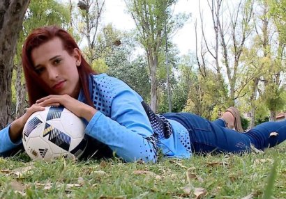 Futbol tarixində ilk: Transseksual futbolçu meydana çıxdı - FOTOLAR