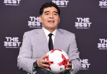 Maradona pulun üzərində...