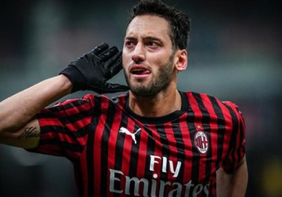 Hakan Çalhanoğlu yeni müqavilə imzalayır