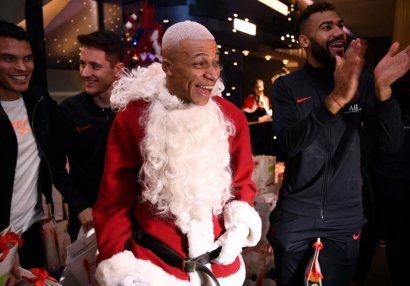 Mbappe Santa Klaus oldu