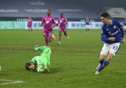 Bundesliqa klubu bir il sonra ilk qələbəsini qazandı
