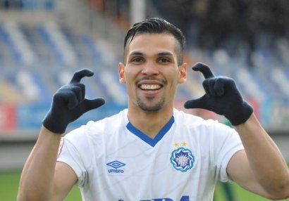 Zaur Axundovun \