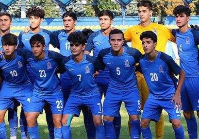 Millimizə 27 futbolçu çağırıldı