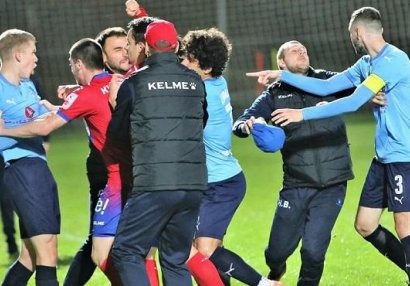 Rusiya klubunun matçında qalmaqal - VİDEO