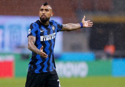 Arturo Vidal Liqa 1 klubuna keçir