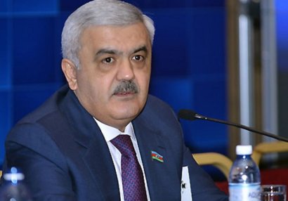 Rövnəq Abdullayev futzalçılarımızı təbrik etdi