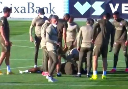 Dembele huşunu itirdi, həkimlər səbəbi açıqladı