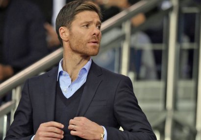 Xabi Alonso ilə yeni müqavilə imzalandı