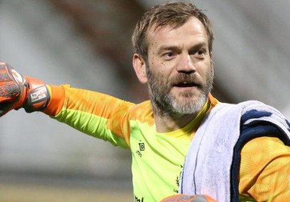 MY-nin 43 yaşlı sabiq üzvü Premyer Liqada top qovur