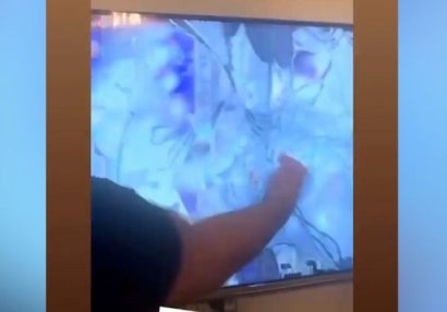 Azərbaycanlı idmançıya görə televizorun monitorunu sındırdı - VİDEO