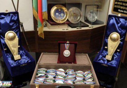Çempionluq Kuboku və medallar \
