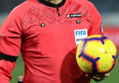 İki futbolçu hakimi təhqir etdikləri üçün cəzalandı