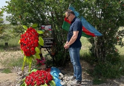 De Byazi Allahverdi Bağırovun məzarını ziyarət etdi - FOTOLAR