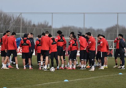 De Byazi millimizə 29 futbolçu çağırdı