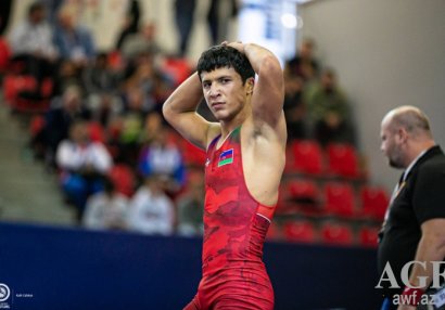 AÇ: Əliyev finalda, Vəliyev \
