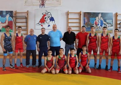 İki güləşçimiz AÇ-nin finalına yüksəldi
