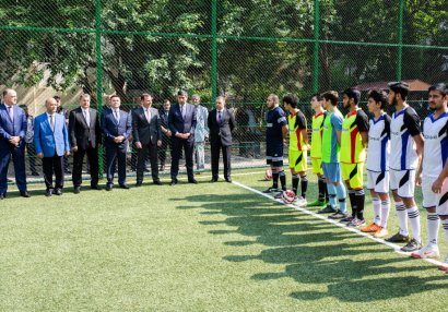 Bakıda yeni futbol meydançası istifadəyə verildi - FOTOLAR