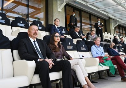 İlham Əliyevlə Mehriban Əliyeva Uels-İsveçrə matçına baxıblar
