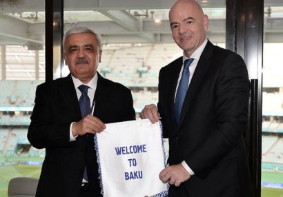 Rövnəq Abdullayev FIFA prezidenti ilə görüşdü