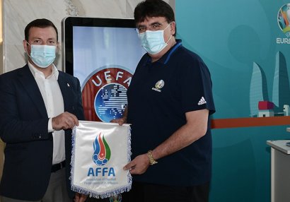 Elxan Məmmədov UEFA-nın baş katibi ilə görüşdü