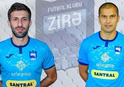 İki futbolçu \
