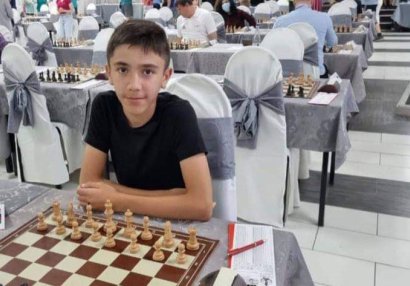 13 yaşlı şahmatçımızdan beynəlxalq uğur