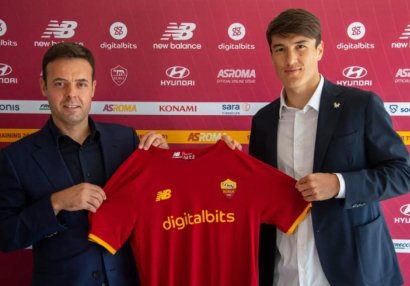 Özbəkistan millisinin hücumçusu \
