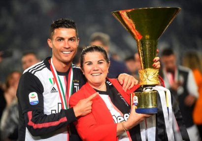 Ronaldu hamını kövrəltdi: \