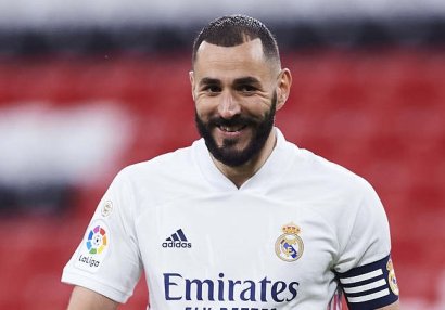 Benzema daha bir il \
